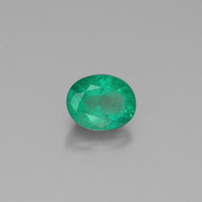 0.39カラットの天然グリーンエメラルド（5.1×4.1 mm・オーバルカット）