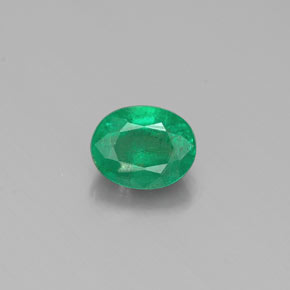 0.38カラットの天然グリーンエメラルド（5×4 mm・オーバルカット）