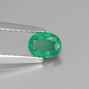 0.36カラットの天然グリーンエメラルド（5.2×4 mm・オーバルカット）