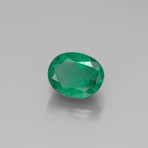 0.44カラットの天然グリーンエメラルド（5.2×4.1 mm・オーバルカット）
