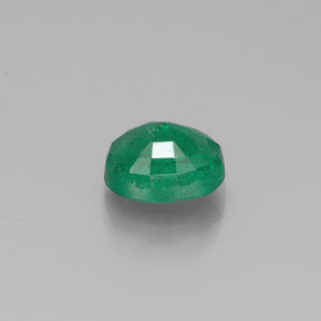 0.44カラットの天然グリーンエメラルド（5.2×4.1 mm・オーバルカット）