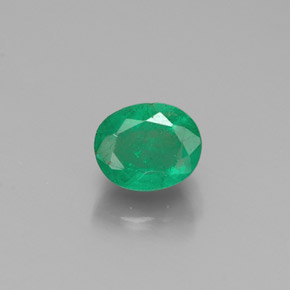 0.43カラットの天然グリーンエメラルド（5×4.1 mm・オーバルカット）