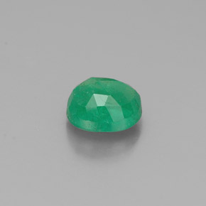 0.43カラットの天然グリーンエメラルド（5×4.1 mm・オーバルカット）