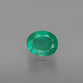 0.36カラットの天然グリーンエメラルド（5×4.1 mm・オーバルカット）
