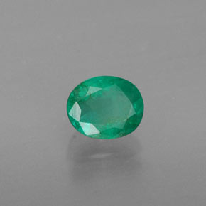 0.36カラットの天然グリーンエメラルド（5×4.1 mm・オーバルカット）