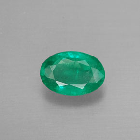 0.46カラットの天然グリーンエメラルド（6×4.1 mm・オーバルカット）