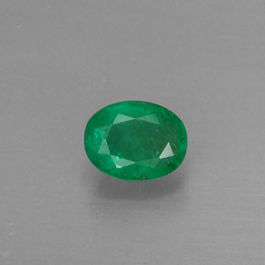 0.33カラットの天然グリーンエメラルド（5.1×3.9 mm・オーバルカット）