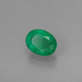 0.33カラットの天然グリーンエメラルド（5.1×3.9 mm・オーバルカット）