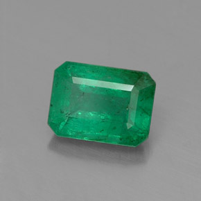 0.98カラットの天然グリーンエメラルド（6.9×5.1 mm・エメラルドカット）
