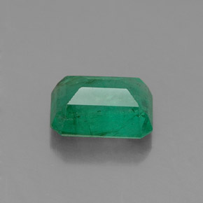 0.98カラットの天然グリーンエメラルド（6.9×5.1 mm・エメラルドカット）