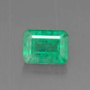 1.05カラットの天然グリーンエメラルド（6.9×5.1 mm・エメラルドカット）