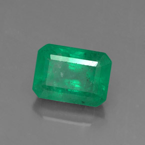 1.15カラットの天然グリーンエメラルド（7×5.2 mm・エメラルドカット）