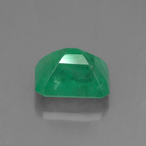 1.15カラットの天然グリーンエメラルド（7×5.2 mm・エメラルドカット）
