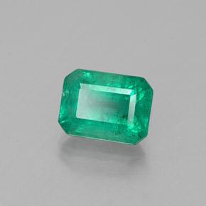 1.09カラットの天然グリーンエメラルド（6.8×5.1 mm・エメラルドカット）