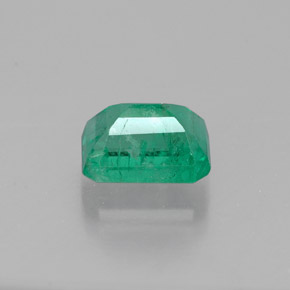 1.09カラットの天然グリーンエメラルド（6.8×5.1 mm・エメラルドカット）