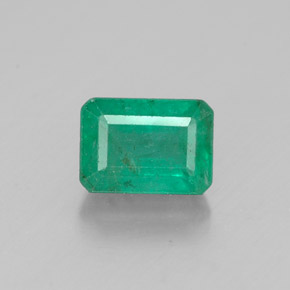1.27カラットの天然グリーンエメラルド（7.2×5.1 mm・エメラルドカット）