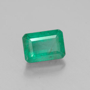1.27カラットの天然グリーンエメラルド（7.2×5.1 mm・エメラルドカット）