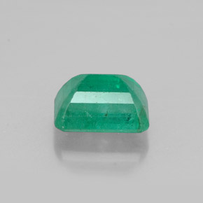 1.27カラットの天然グリーンエメラルド（7.2×5.1 mm・エメラルドカット）