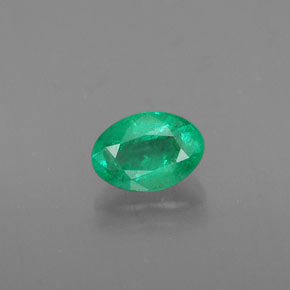 0.41カラットの天然グリーンエメラルド（5.8×4.1 mm・オーバルカット）