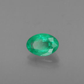 0.41カラットの天然グリーンエメラルド（5.8×4.1 mm・オーバルカット）