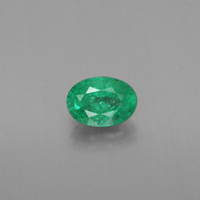 0.39カラットの天然グリーンエメラルド（5.7×4.1 mm・オーバルカット）
