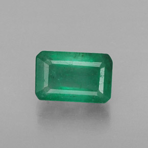 0.61カラットの天然グリーンエメラルド（6.1×4 mm・エメラルドカット）