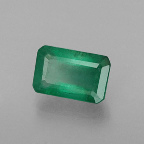 0.61カラットの天然グリーンエメラルド（6.1×4 mm・エメラルドカット）