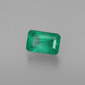 0.54カラットの天然グリーンエメラルド（5.7×3.7 mm・エメラルドカット）