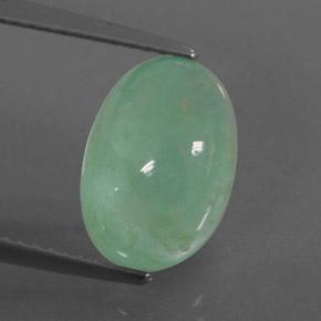 4.54カラットの天然グリーンエメラルド（12×8.4 mm・透明）