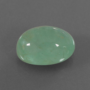 4.54カラットの天然グリーンエメラルド（12×8.4 mm・透明）