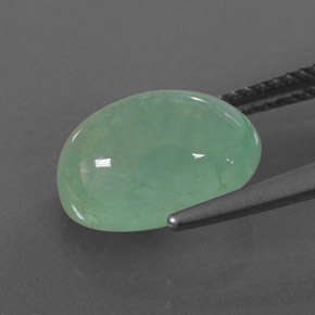 4.54カラットの天然グリーンエメラルド（12×8.4 mm・透明）