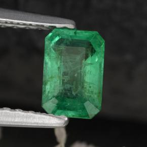 0.55カラットの天然グリーンエメラルド（6.2×4.1 mm・エメラルドカット）