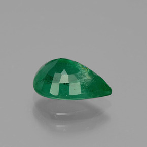1.19カラットの天然グリーンエメラルド（8.9×6 mm・洋梨の形）