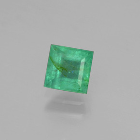 0.72カラットの天然グリーンエメラルド（5×5 mm・四角）
