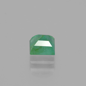 0.72カラットの天然グリーンエメラルド（5×5 mm・四角）