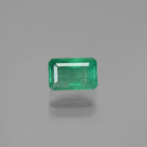 0.96カラットの天然グリーンエメラルド（6.9×4.6 mm・エメラルドカット）