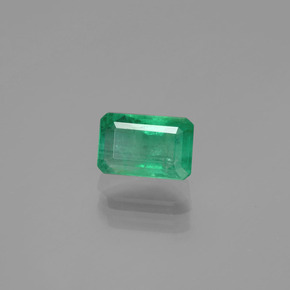 0.96カラットの天然グリーンエメラルド（6.9×4.6 mm・エメラルドカット）