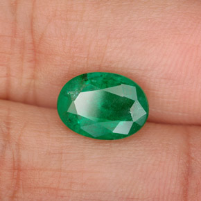 1.95カラットの天然ミディアムグリーンエメラルド（9.5×7 mm・オーバルカット）