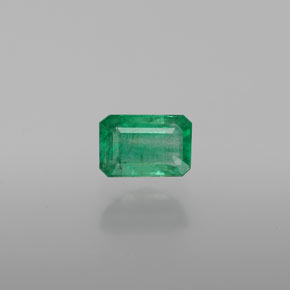 0.61カラットの天然グリーンエメラルド（6.1×4.1 mm・エメラルドカット）