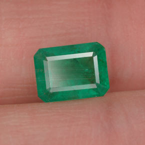 1.13カラットの天然グリーンエメラルド（7.6×5.8 mm・エメラルドカット）