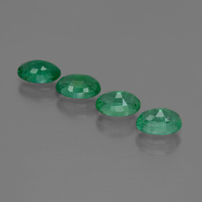 1.85カラットの天然ミディアムグリーンエメラルド（6.1×4.1 mm・オーバルカット）