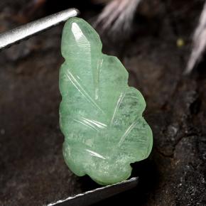 2.06カラットの天然グリーンエメラルド、フラワーカット、半透明