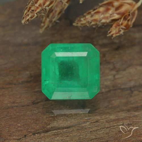0.84ct 天然 ミディアムグリーン エメラルド, エメラルドカット, VS-SI