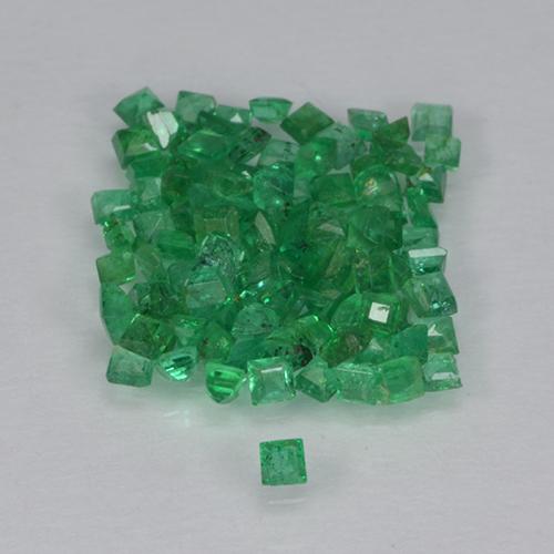 1.23カラットの天然ミディアムグリーンエメラルド（1.3×1.3 mm・四角）