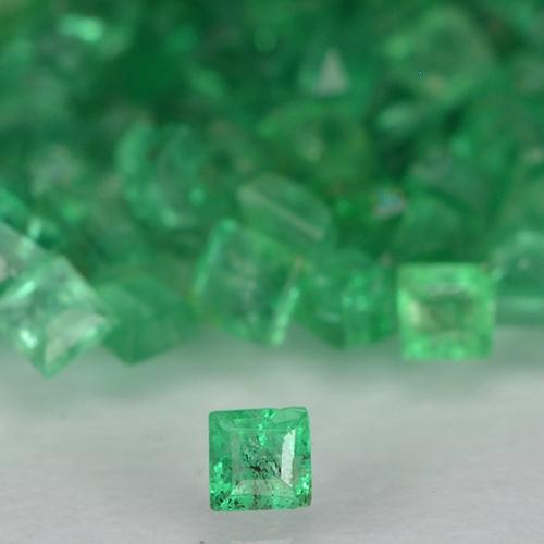 2.41カラットの天然ウォームグリーンエメラルド（1.3×1.3 mm・四角）