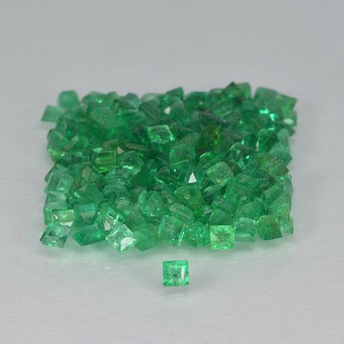 2.41カラットの天然ウォームグリーンエメラルド（1.3×1.3 mm・四角）