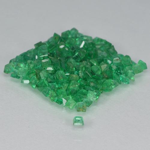 2.41カラットの天然ウォームグリーンエメラルド（1.3×1.3 mm・四角）