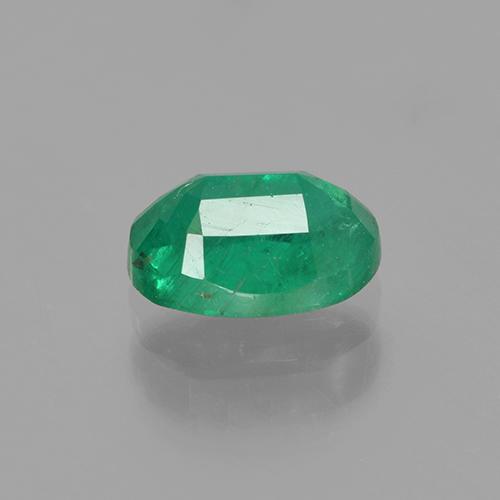0.82カラットの天然グリーンエメラルド（7×5.2 mm・オーバルカット）
