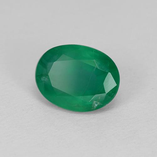 1.35カラットの天然ミディアムグリーンエメラルド（8.2×6.2 mm・オーバルカット）