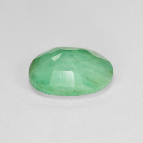 2.39カラットの天然薄いシャムロックグリーンエメラルド（10.1×8.2 mm・オーバルカット）